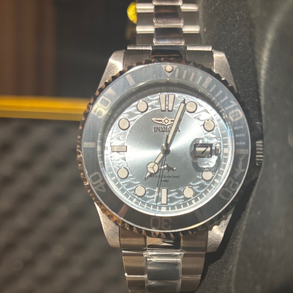 Invicta Pro Diver 39129 – 43 mm Women’s Quartz Dive Watch with Light Blue Dial